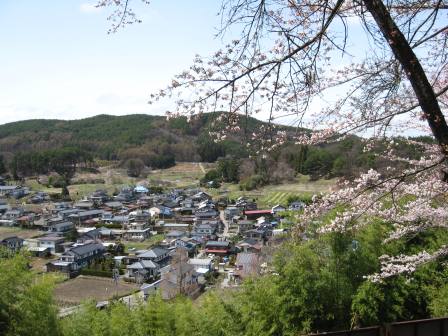 文明１８年（1486）坂城の村上氏が小県、佐久地方に侵攻するに際し、配下の小県の依田氏と同盟する高井の米持氏と連合して攻城し芦田重房を陥落させた。依田光徳が城主となり、芦田と改名して支配を継続したが、滋野系芦田氏は滅亡した。